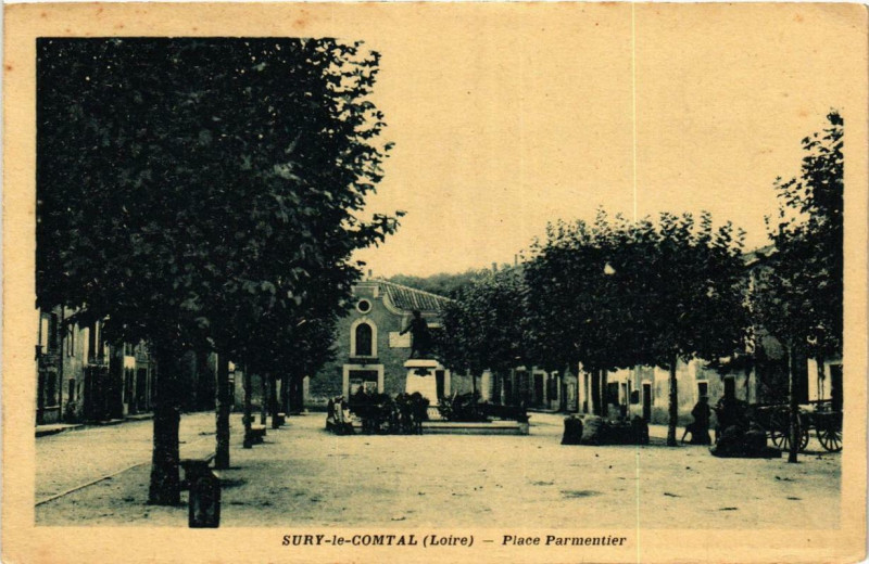 Carte postale ancienne Sury-le-Comtal Place Parmentier à Sury-le-Comtal