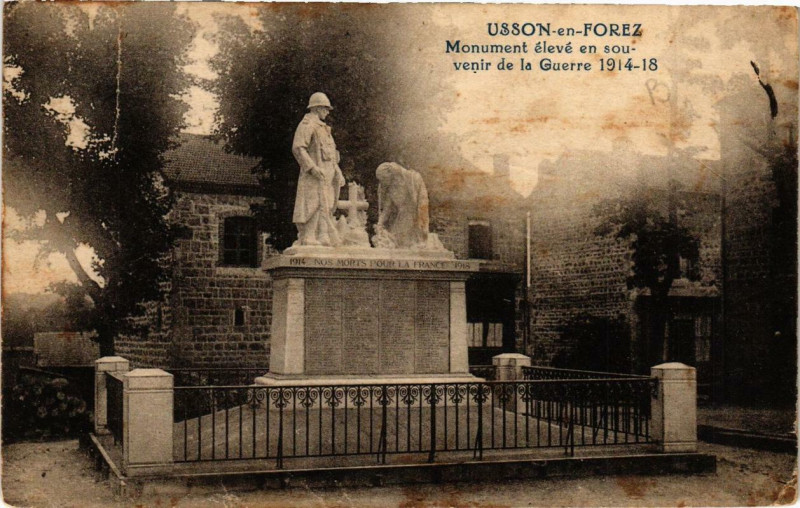 Carte postale ancienne Usson-en-Forez Monument élevé en souvenir de la Guerre à Usson-en-Forez