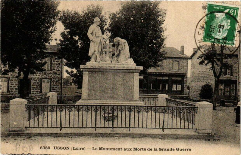 Carte postale ancienne Usson Le Monument aux Morts de la Grande Guerre