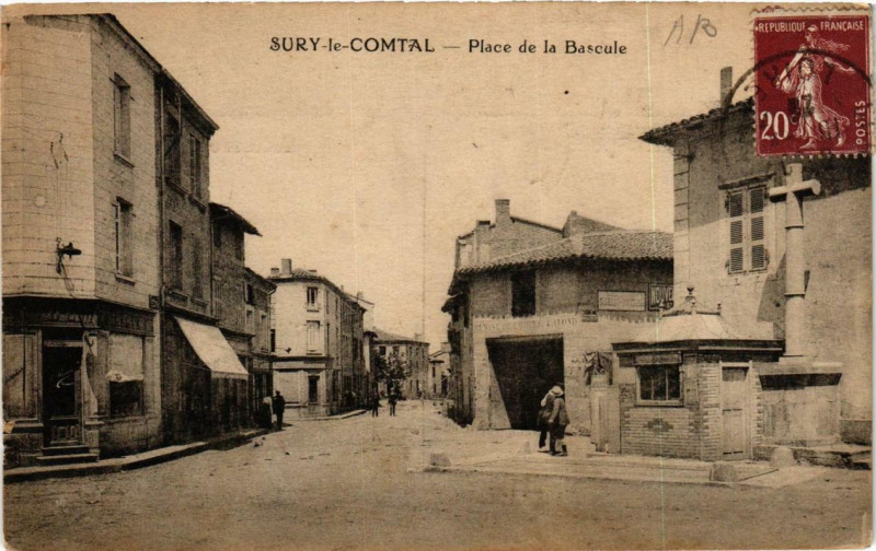 Carte postale ancienne Sury-le-Comtal Place de la Bascule à Sury-le-Comtal