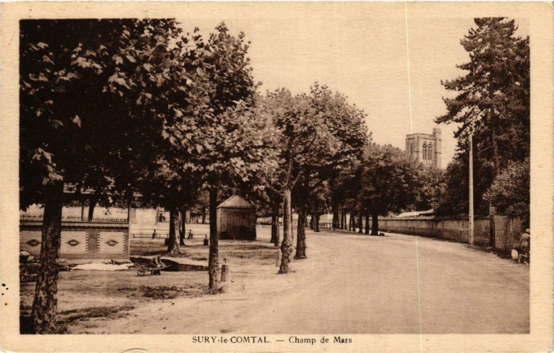 Carte postale ancienne Sury-le-Comtal Champ de Mars à Sury-le-Comtal