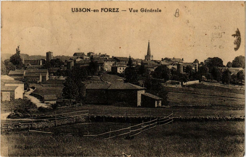 Carte postale ancienne Usson-en-Forez Vue générale à Usson-en-Forez