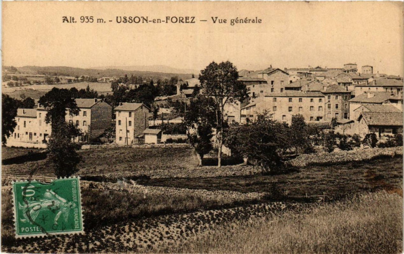 Carte postale ancienne Usson-en-Forez Vue générale à Usson-en-Forez
