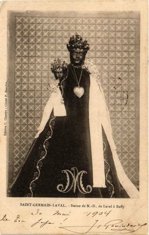 Carte postale ancienne Saint-Germain-Laval Statue de Notre Dame de Laval a Baffy à Saint-Germain-Laval