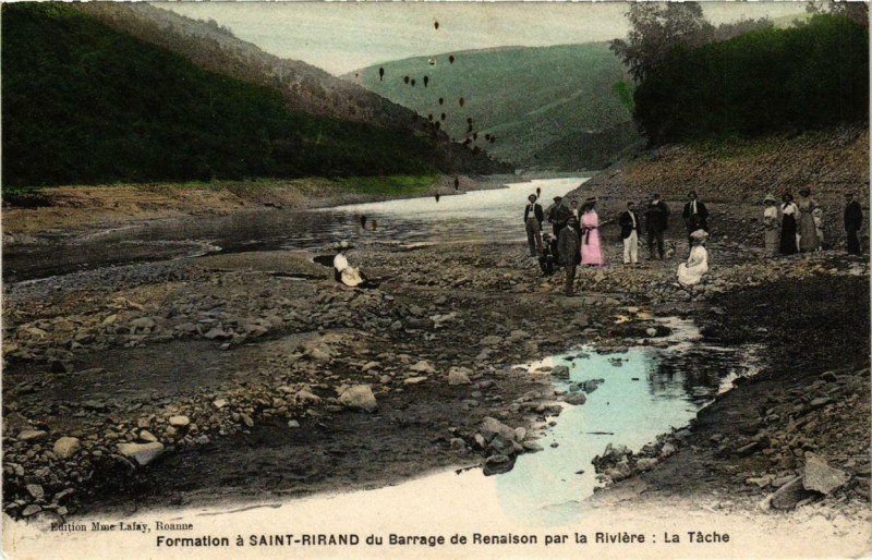 Carte postale ancienne Formation a Saint-Rirand du Barrage de Renaison à Saint-Rirand