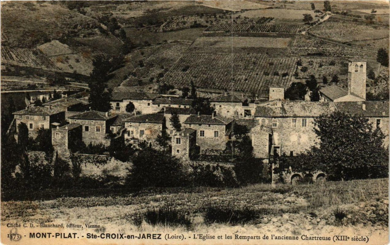 Carte postale ancienne Mont Pilat Sainte-Croix-en-Jarez L'Eglise et les Remparts à Sainte-Croix-en-Jarez