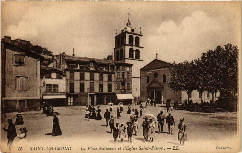 Carte postale ancienne Saint-Chamond La Place Nationale et l'Eglise Saint-Pierre à Saint-Chamond