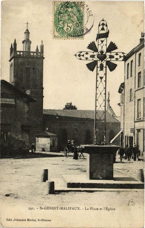 Carte postale ancienne Saint-Genest-Malifaux La Place et l'Eglise à Saint-Genest-Malifaux
