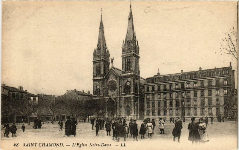 Carte postale ancienne Saint-Chamond L'Eglise N.-D. à Saint-Chamond
