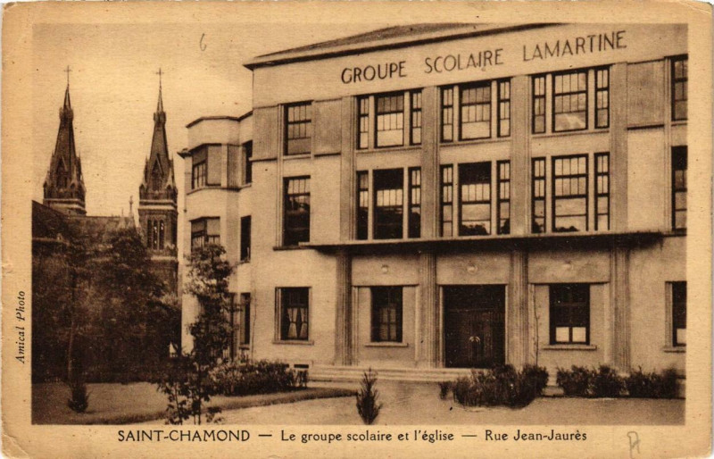 Carte postale ancienne Saint-Chamond Le groupe scolaire et l'Eglise à Saint-Chamond