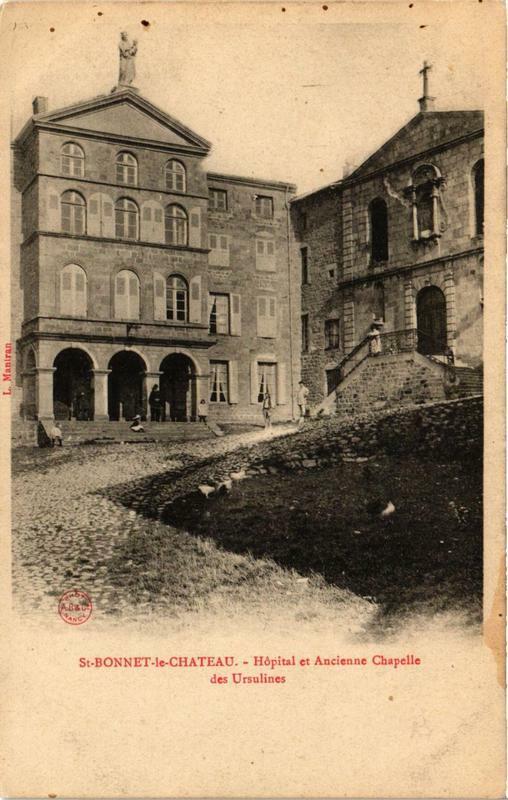 Carte postale ancienne Saint-Bonnet-le-Chateau Hopital et Ancienne Chapelle des Ursulines à Saint-Bonnet-le-Château