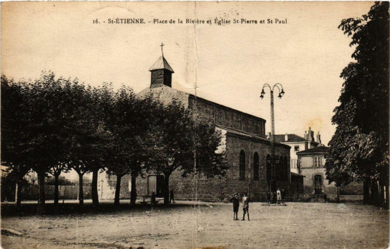 Carte postale ancienne Saint-Etienne Place de la Riviere et Eglise Saint-Pierre et Saint-Paul à Saint-Étienne