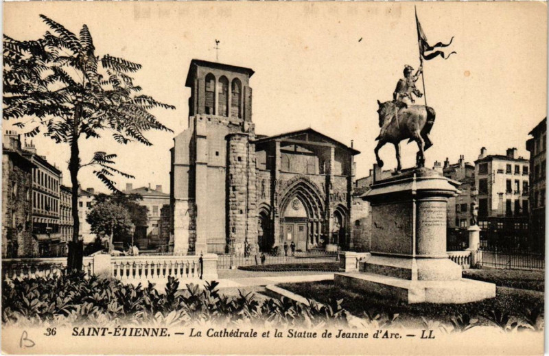 Carte postale ancienne Saint-Etienne La Cathédrale et la Statue de Jeanne d'Arc à Saint-Étienne