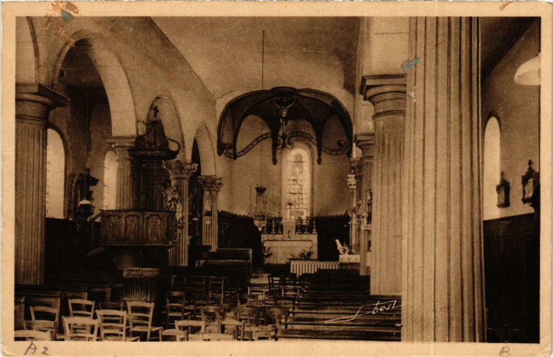 Carte postale ancienne Sevelinges Intérieur de l'Eglise à Sevelinges