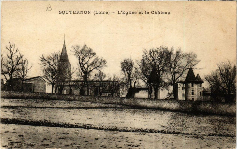 Carte postale ancienne Souternon L'Eglise et le Chateau à Souternon
