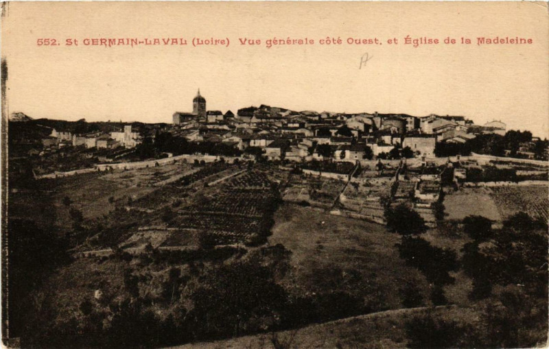 Carte postale ancienne Saint-Germain-Laval Vue générale et Eglise de la Madeleine à Saint-Germain-Laval