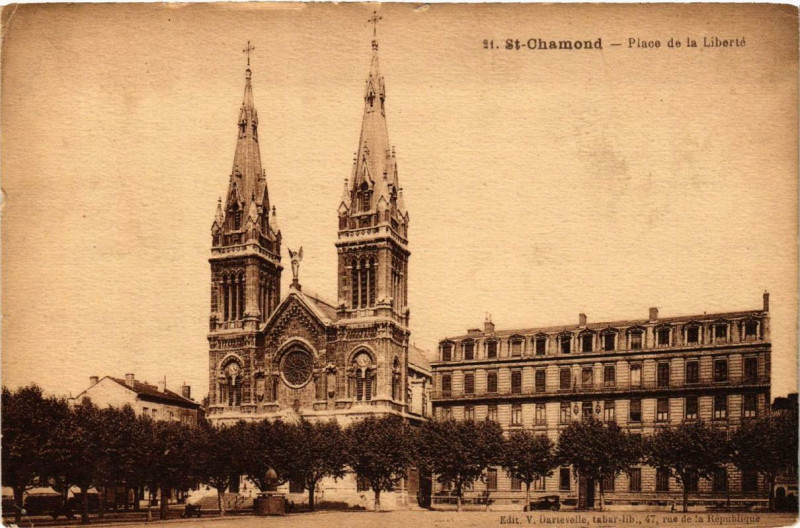 Carte postale ancienne Saint-Chamond Place de la Liberté à Saint-Chamond