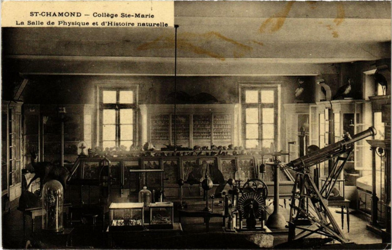 Carte postale ancienne Saint-Chamond College Sainte-Marie La Salle de Physique à Saint-Chamond