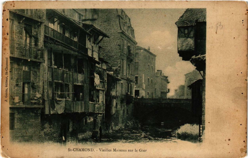 Carte postale ancienne Saint-Chamond Vieilles Maisons sur le Gier à Saint-Chamond