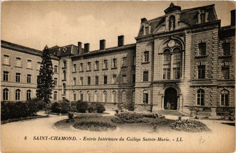 Carte postale ancienne Saint-Chamond Entrée intérieure du College Sainte-Marie à Saint-Chamond