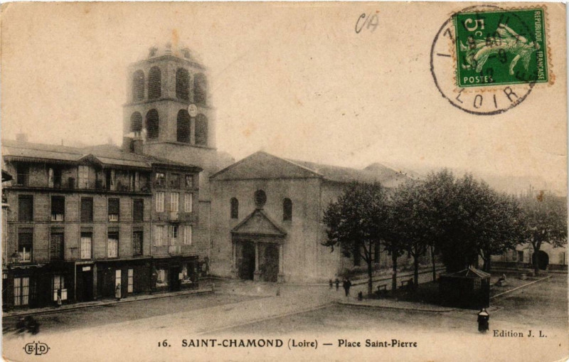 Carte postale ancienne Saint-Chamond Place Saint-Pierre à Saint-Chamond