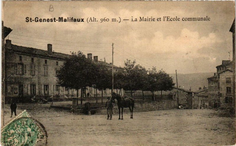 Carte postale ancienne Saint-Genest Malifaux La Mairie et l'Ecole communale à Saint-Genest-Malifaux