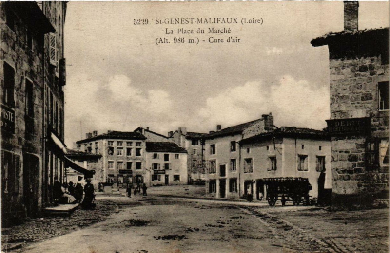 Carte postale ancienne Saint-Genest Malifaux La Place du MarchéCure d'air à Saint-Genest-Malifaux