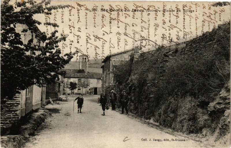 Carte postale ancienne Sainte-Croix-en-Jarez Entrée du Village à Sainte-Croix-en-Jarez