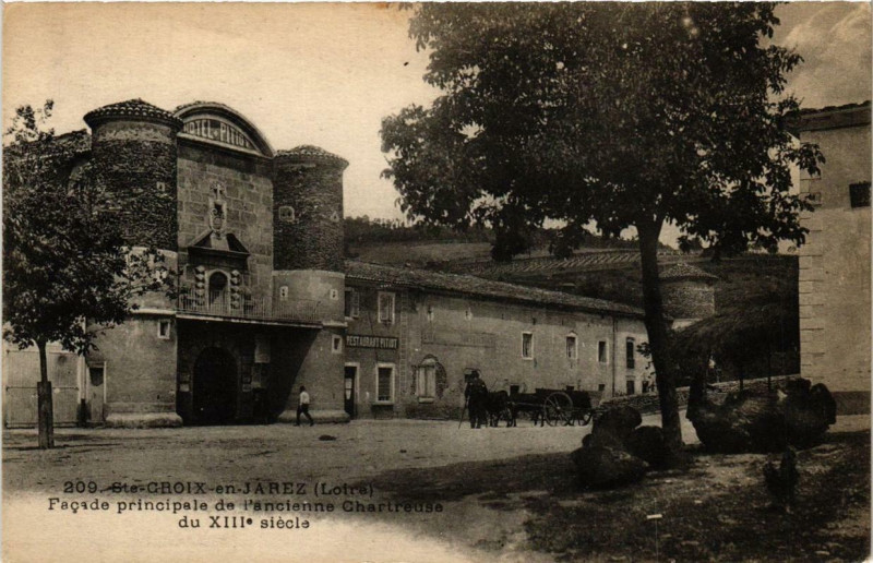 Carte postale ancienne Sainte-Croix-en-Jarez Facade principale de l'ancienne Chartreuse à Sainte-Croix-en-Jarez