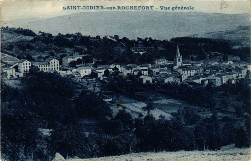 Carte postale ancienne Saint-Didier-sur-Rochefort Vue générale à Saint-Didier-sur-Rochefort