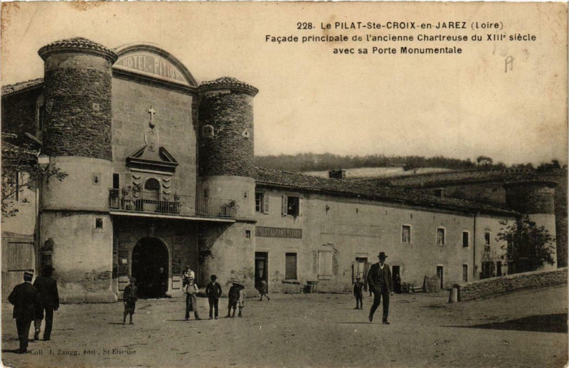Carte postale ancienne Le Pilat Sainte-Croix-en-Jarez Facade principale à Sainte-Croix-en-Jarez