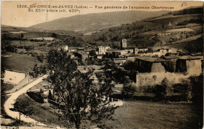 Carte postale ancienne Sainte-Croix-en-Jarez Vue générale de l'ancienne Chartreuse à Sainte-Croix-en-Jarez