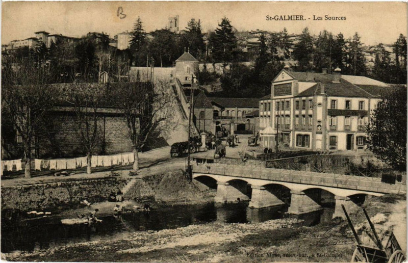 Carte postale ancienne Saint-Galmier Les Sources à Saint-Galmier