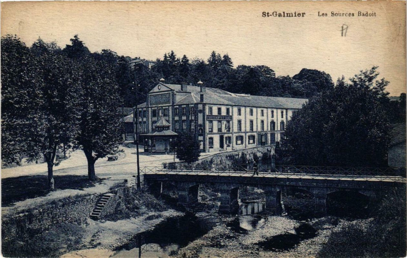 Carte postale ancienne Saint-Galmier Les Sources Badoit à Saint-Galmier