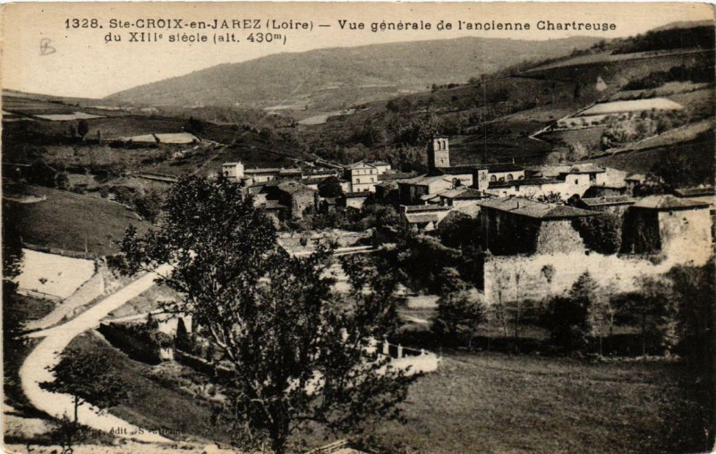 Carte postale ancienne Sainte-Croix-en-Jarez Vue générale de l'ancienne Chartreuse à Sainte-Croix-en-Jarez
