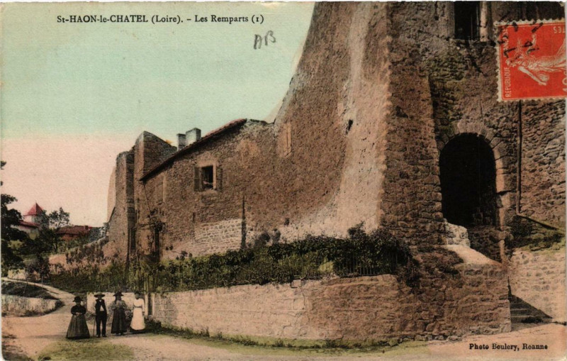 Carte postale ancienne Saint-Haon-le-Chatel Les Remparts à Saint-Haon-le-Châtel