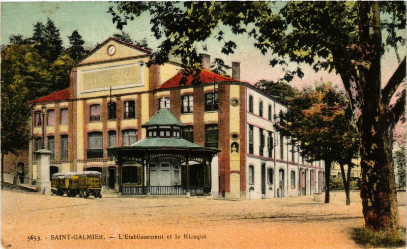 Carte postale ancienne Saint-Galmier L'Etabl. et le Kiosque à Saint-Galmier