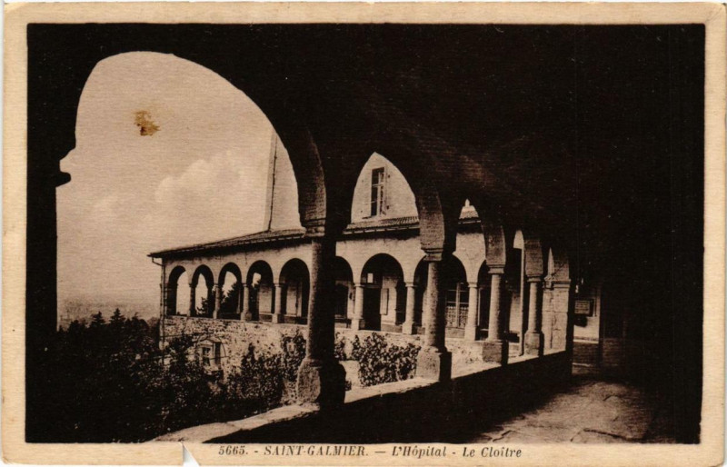 Carte postale ancienne Saint-Galmier L'Hopital Le Cloitre à Saint-Galmier