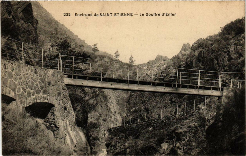 Carte postale ancienne Env. de Saint-Etienne Le Gouffre d'Enfer à Saint-Étienne