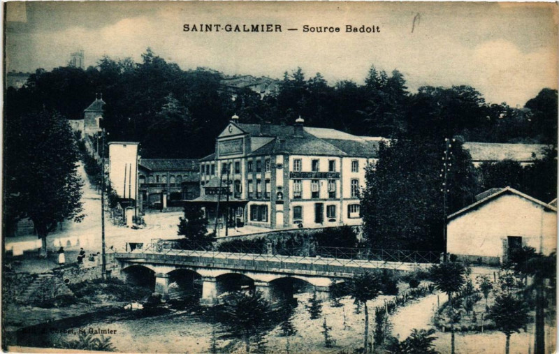 Carte postale ancienne Saint-Galmier Source Badoit à Saint-Galmier