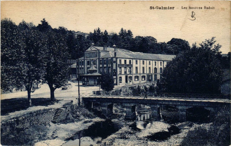 Carte postale ancienne Saint-Galmier Les Sources Badoit à Saint-Galmier
