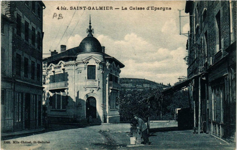 Carte postale ancienne Saint-Galmier La Caisse d'Epargne à Saint-Galmier