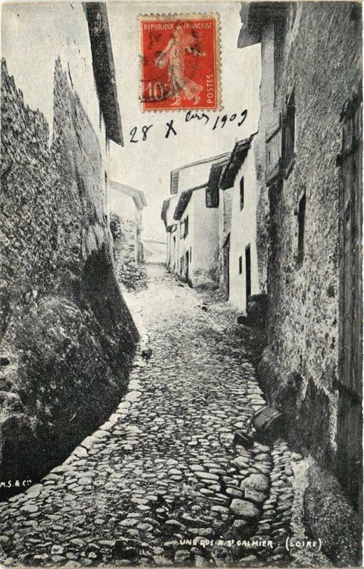 Carte postale ancienne Saint-Galmier Une Rue à Saint-Galmier