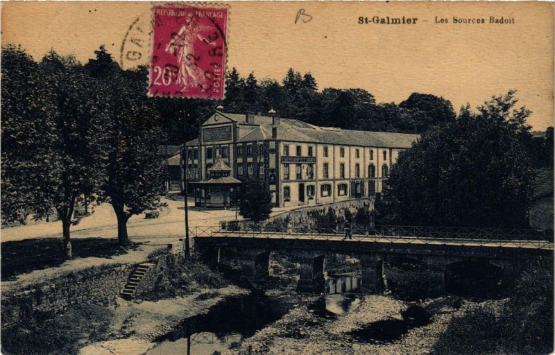 Carte postale ancienne Saint-Galmier Les Sources Badoit à Saint-Galmier