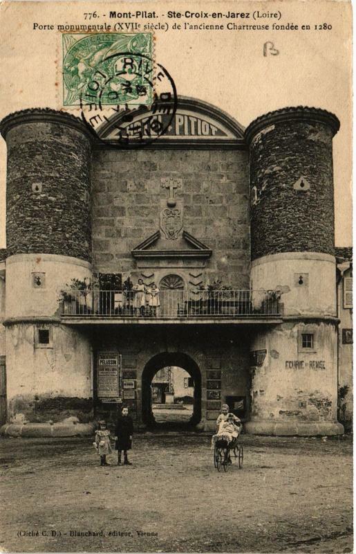 Carte postale ancienne Sainte-Croix-en-Jarez Mont-Pilat Porte Monumentale à Sainte-Croix-en-Jarez