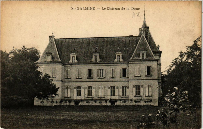 Carte postale ancienne Saint-Galmier Le Chateau de la Doue à Saint-Galmier