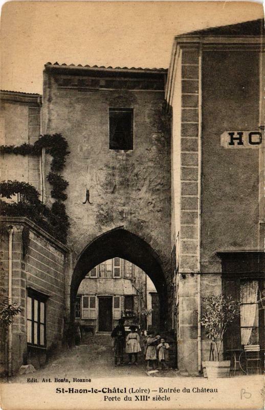 Carte postale ancienne Saint-Haon-le-Chatel Entrée du Chateau à Saint-Haon-le-Châtel