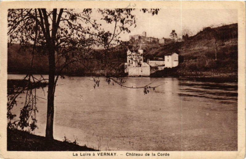 Carte postale ancienne La Loire a Vernay Chateau de la Corde