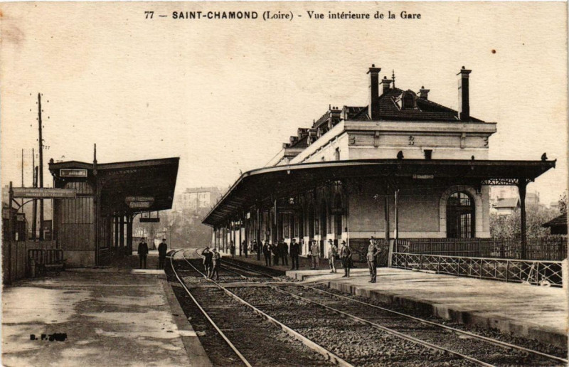 Carte postale ancienne Saint-Chamond Vue intérieure de la Gare à Saint-Chamond