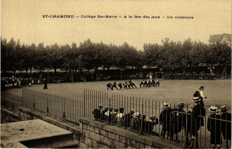 Carte postale ancienne Saint-Chamond College Sainte-Marie a la Fete des jeux à Saint-Chamond